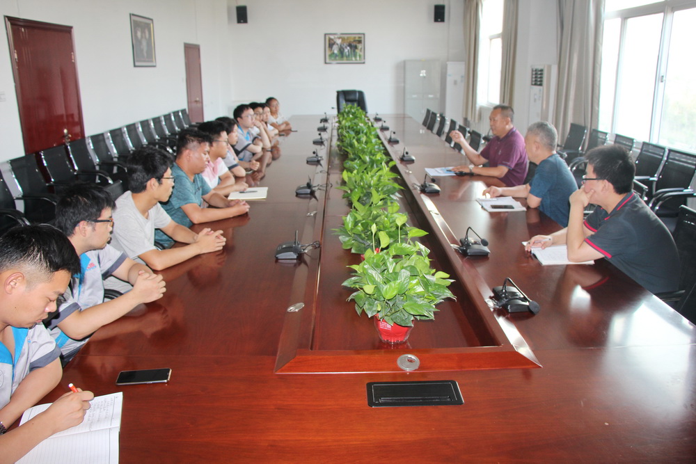 公司召开新入职大学生专题座谈会